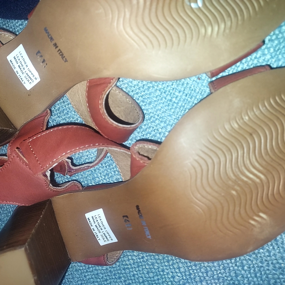 Women's Leather Sandals in Brown
